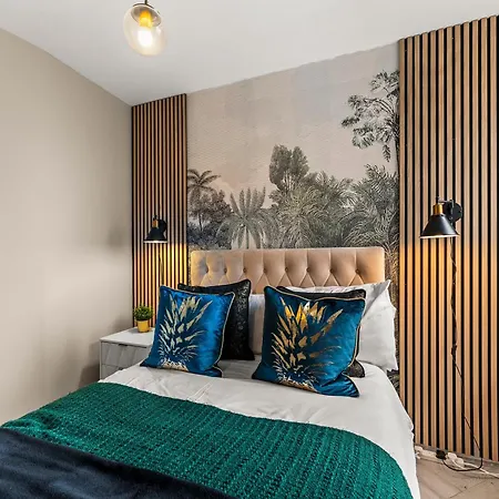 30 Percent Off The Sophisticated Abode - 3 Bed 휫비