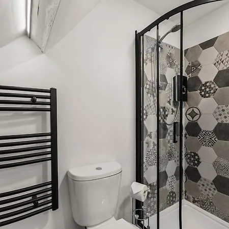 30 Percent Off The Sophisticated Abode - 3 Bed 아파트 휫비