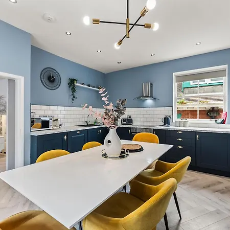 30 Percent Off The Sophisticated Abode - 3 Bed 휫비
