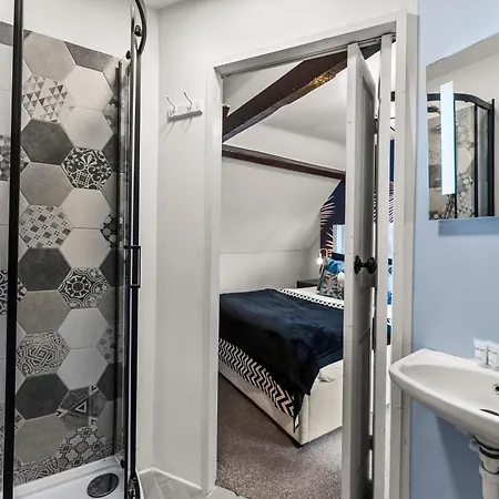 30 Percent Off The Sophisticated Abode - 3 Bed