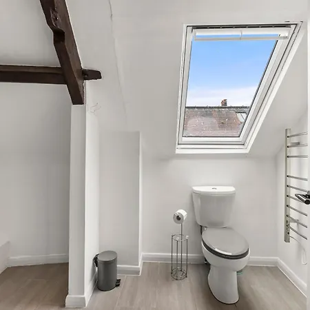 30 Percent Off The Sophisticated Abode - 3 Bed