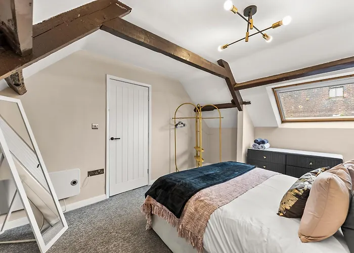 30 Percent Off The Sophisticated Abode - 3 Bed