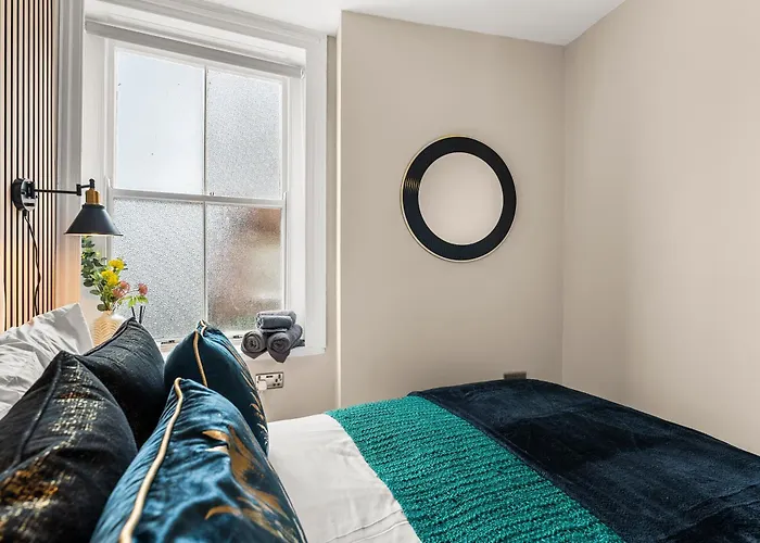 30 Percent Off The Sophisticated Abode - 3 Bed