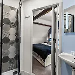 30 Percent Off The Sophisticated Abode - 3 Bed