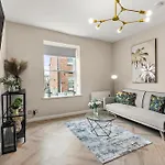30 Percent Off The Sophisticated Abode - 3 Bed